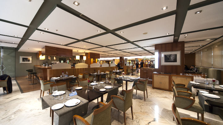 Philips-belysning for hotell- og restaurantnæringen liver opp baren i NH Hoteles Eurobuilding