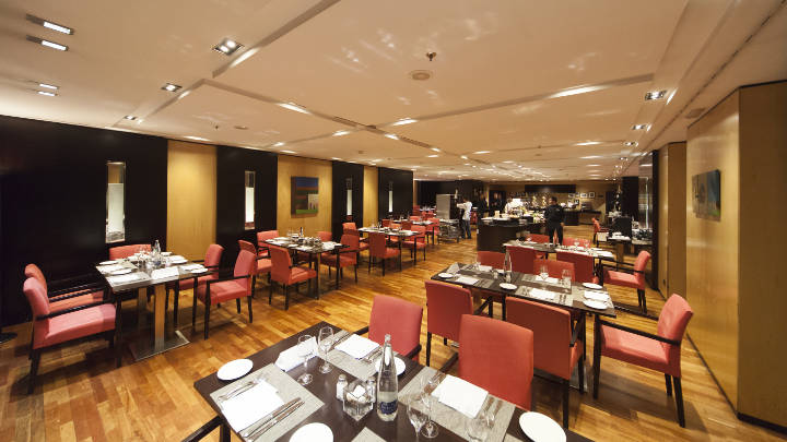 Restauranten i NH Hoteles Eurobuilding er belyst med Philips MASTER LEDspot GU10