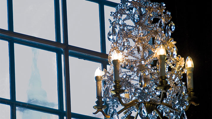  En lysekrone med Novallure LED skaper lun stemning i Prinsens galleri, Sverige