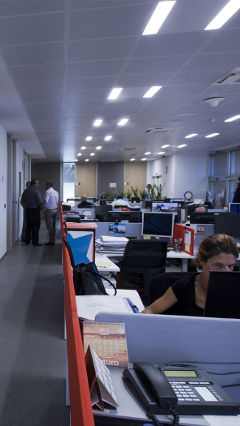 De energisparende LED-lysene fra Philips Lighting hjelper medarbeiderne hos E.ON Spania å jobbe effektivt