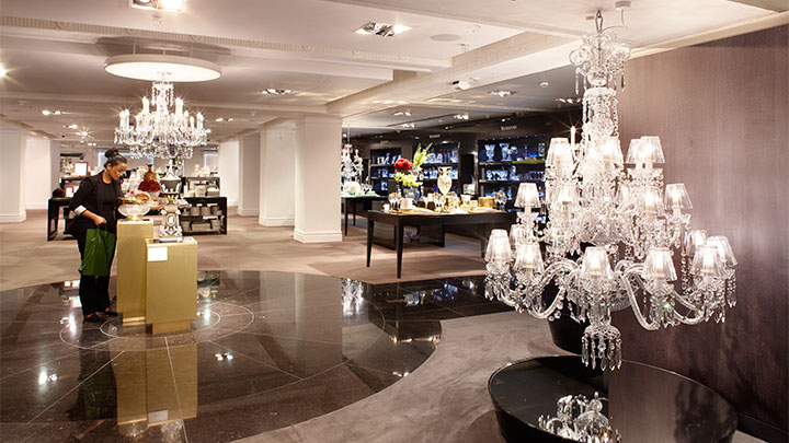 Butikklokale hos Harrods (Storbritannia) belyst med Philips-lamper for lysekrone 