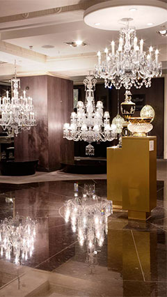 Lysekroner hos Harrods (Storbritannia) med stearinlysformede Philips LED-lyskilder 