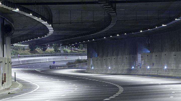 Reduser problemene med trafikkork ved hjelp av markørlys, avkjørings-, vei- og sikkerhetsskilt med LED