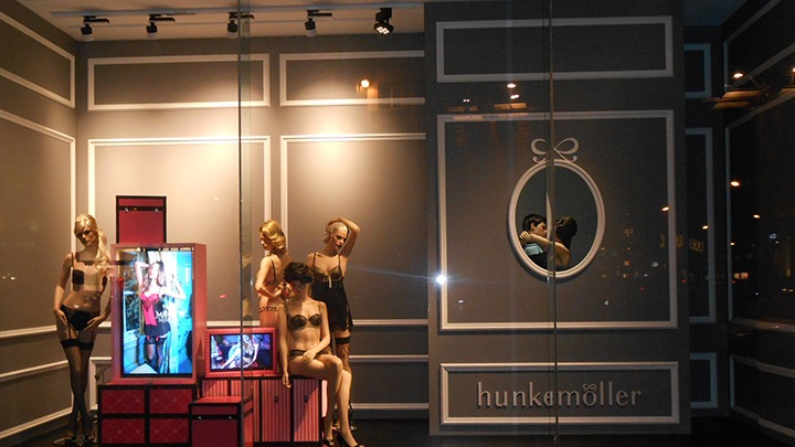 Dynamisk PerfectScene-vindusbelysning fra Philips Lighting gir deg enkel kontroll over LED-belysningen i butikkvinduet