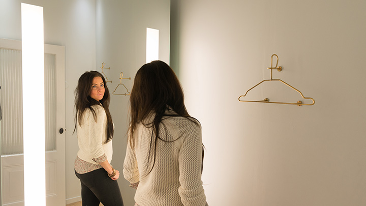 PerfectScene-prøveromsbelysning fra Philips Lighting: speilbelysning som hjelper kundene å gjøre smartere kjøp