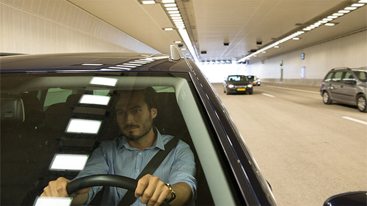 Intelligent tunnelbelysning hjelper trafikantene å kjøre trygt gjennom tunnelen