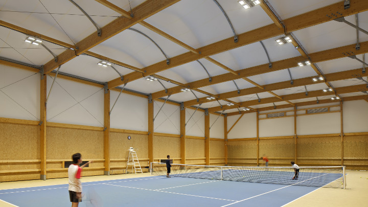 LED-flombelysning for innendørs tennisbaner