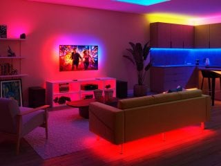 Eksempel på et rom med Philips Smart Lighting-produkter brukt til å skape en passende atmosfære